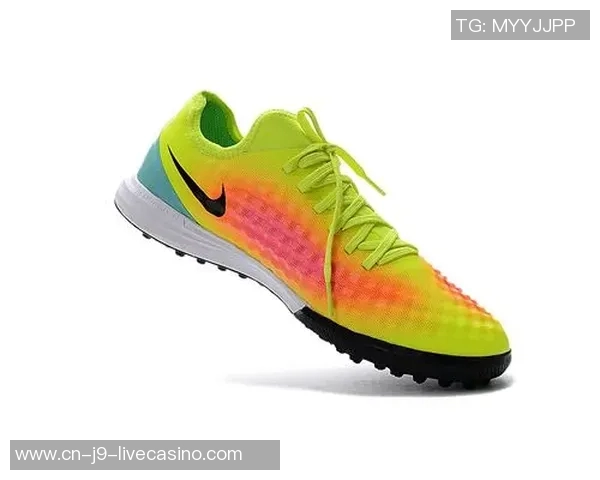 耐克鬼牌足球鞋助你在球场上展现无与伦比的速度与灵活性