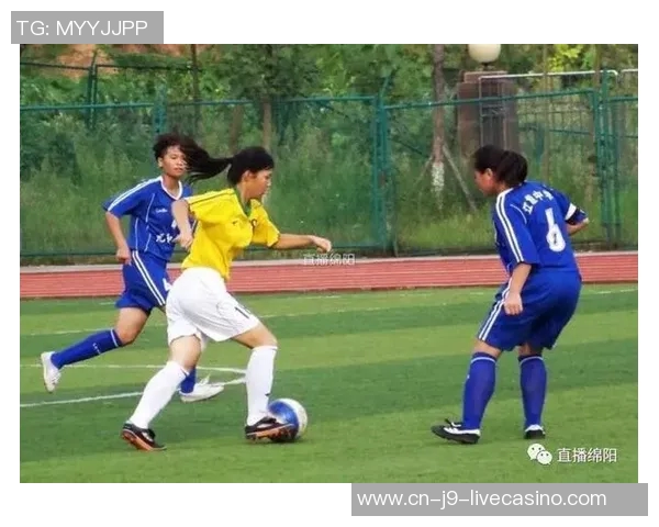 李昂足球之路：从青涩少年到职业赛场的拼搏与荣耀